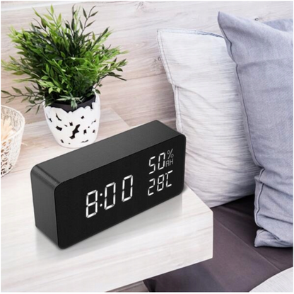 Electronic LED alarm clock in color: black – 